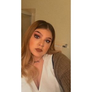 Meet your Posher, Eva